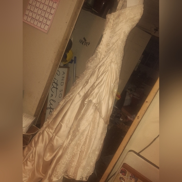 Maggie Sottero - Haute Couture Elegant Wedding Gown. - Picture 13 of 15